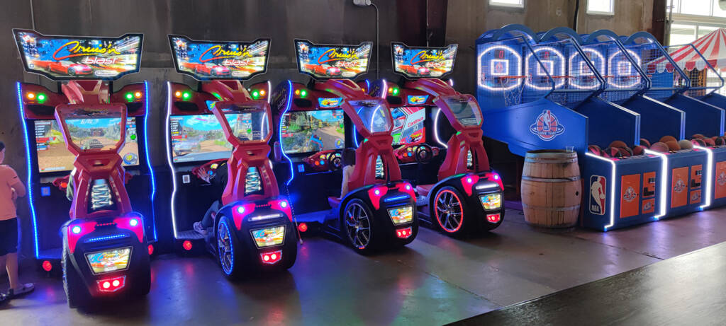 Sit-down Cruis'n Blast driving games and NBA Game Time basketball games
