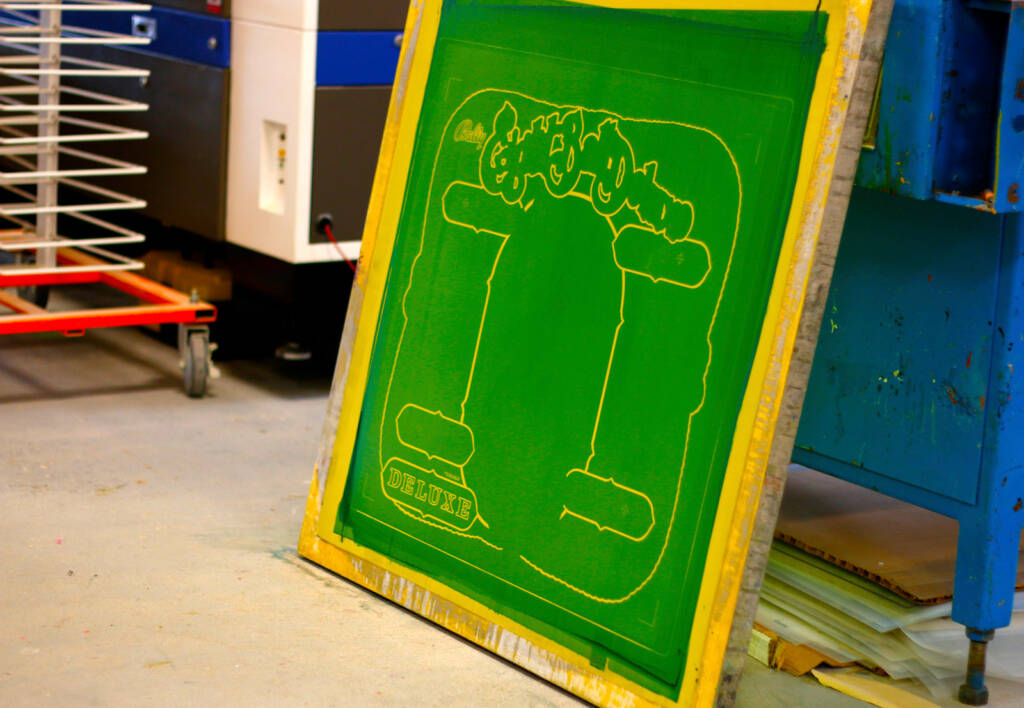 A screen to create the mirroring on the Eight Ball Deluxe backglass